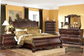 غرف نوم للعرسان خشب زان