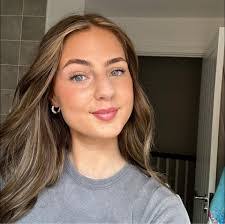 Savannah Lester's Instagram, Twitter & Facebook