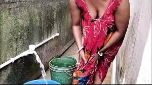 Wife Ko Chuda Jab Vo Bahar Balkani Me Nha Rhi Rhi Hindi HD Porn Video Sex