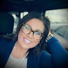 Maureen Minton's Instagram, Twitter & Facebook