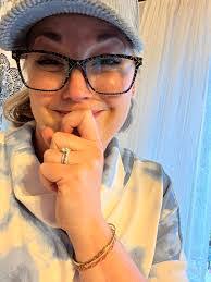 Ida Hoe's Instagram, Twitter & Facebook