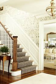 99 Idees Et Plus Pour Embellir L Escalier Avec Du Papier Peint Moderne Deco Maison Zenidees En 2020 Tapis Escalier Moquette Escalier Decoration Escalier