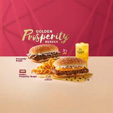 Beef prosperity burger sendiri adalah roti burger panggang yang di variasikan dan di kombinasi dengan steak, hamburger yang memiliki mutu tinggi, serta ditambah potongan bawang bombay segar dan di beri saus lada hitam. Golden Prosperity Burger Mcdonald S Malaysia
