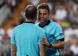 Meanwhile, one of brych's assistants in russia has reacted to sharp criticism from serbia's. Profil Felix Brych Wasit Yang Hadiahi Cristiano Ronaldo Kartu Merah Okezone Bola