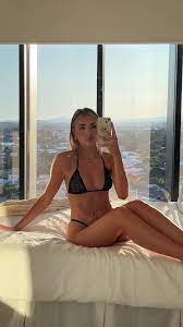 Tate McRae Body Type