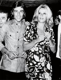 Η κόρη του τόλη βοσκόπουλου σέξι στην παραλία. Tolhs Boskopoylos H 8yellwdhs Zwh Toy Agorioy Apo Thn Kokkinia Poy Egine O Aristokraths Toy Laikoy Tragoydioy