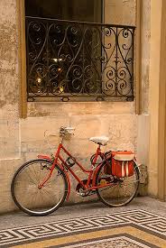 Parisan Bicycle By Craig Goldsmith This Darling Red Bike Was Found In One Of The Few Remaining Galleries In Paris Fahrrad Fahren Fahrrad Bilder