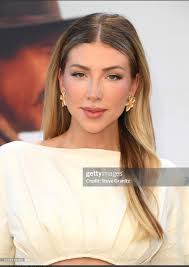 All Wrong" Insta Hero (TV Episode 2017)