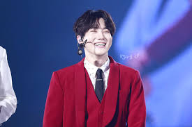 Suho has two different types on exo's official site. Suho Proved He Knows Exo Ls Better Than Anybody Else With A Single Ab Comment Kissasian