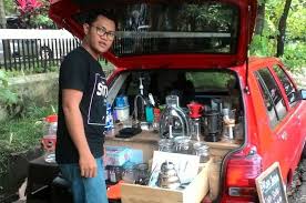 Lokasi yang cocok untuk usaha baju keliling biasanya berada di pedesaan karena penduduk desa sering membeli pakaian di pasar yang lokasinya cukup jauh dari pemukiman mereka. Cadas Modifikasi Toyota Starlet Modal Rp 200 Ribuan Untuk Cafe Keliling Di Gowa Gridoto Com