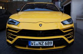 Fakat kardashian, bu aracın tamamen kürk ile kaplanmasını istemiş. Rented Lamborghini Urus Kills 3 In Fiery Crash Motorbiscuit Todayuknews
