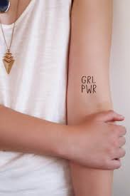 Sie sehen an jeder körperstelle schön aus und lassen seine trägerin wie ein schön verpacktes geschenk auftreten und. 50 Kleine Tattoos Frauen Die Schonsten Motive Mit Bedeutung Kleine Tattoos Frauen Tattoos Frauen Kleine Tattoos