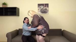 Sexe en Allemagne avec une cougar sensuelle avec deux grosses