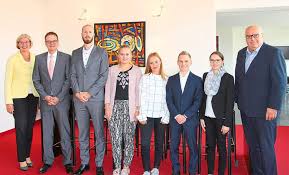 Die ausbildung zum bankkaufmann zählt zu den beliebtesten ausbildungsberufen in deutschland. Balingen Junge Banker Schliessen Ausbildung Bei Sparkasse Ab Balingen Umgebung Schwarzwalder Bote