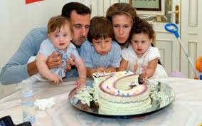 شاهد صور نادرة للرئيس السوري بشار الاسد واسرته موقع عربي أمريكي Family Photo Album Family Photos Syria