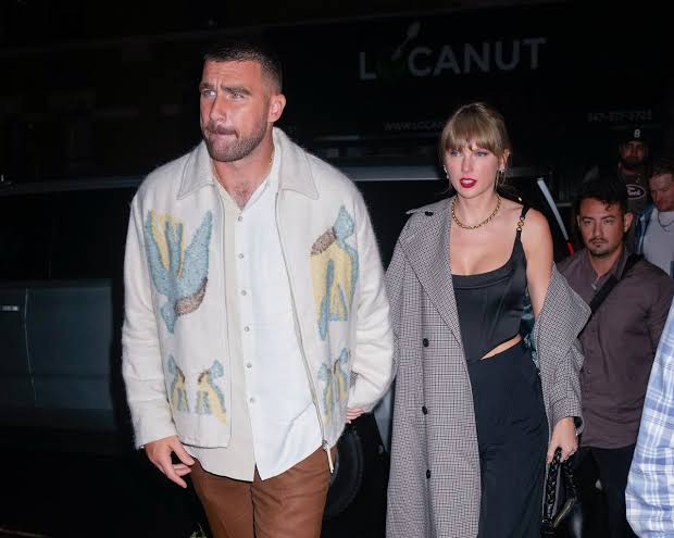 SNL' Had No Idea Taylor Swift and Travis Kelce Were Coming, Either | Vanity  Fair