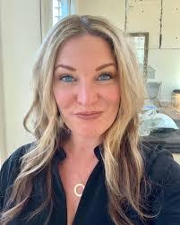 Julie Bales's Instagram, Twitter & Facebook