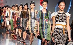 Ada dalam busana modern masa kini. Busana Etnik Kontemporer Berpeluang Besar Masuk Pasar Global Lifestyle Bisnis Com