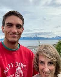 Melanie Dufour's Instagram, Twitter & Facebook