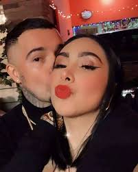 Efraín reeve barria a quien ahora se le conoce como el menor a una muy corta edad no solo se convirtió en un gran rapero chileno, sino que logró destacar a nivel mundial gracias a sus grandes aptitudes dentro del ámbito musical y las batallas de freestyle en las que ha sacado la casta por su país natal y que lo han llevado a ser uno. Pin En El Cachorro 44444444