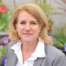 Carrie Cullen's Instagram, Twitter & Facebook