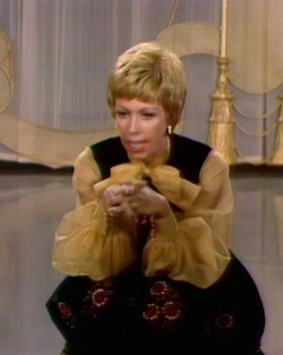 Carol answers audience questions and meets a girl who is neighbors with her old love., #carolburnett #carolburnettshow #comedy | The Carol Burnett Show (OFFICIAL) | Facebook