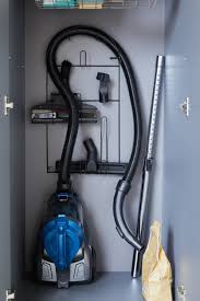 Un Porte Aspirateur Dans Le Placard Rangement Aspirateur Aspirateur Rangement Utile