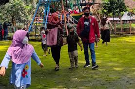 Harga tiket masuk gunung bromo. Libur Panjang Objek Wisata Di Karanganyar Diburu Pengunjung