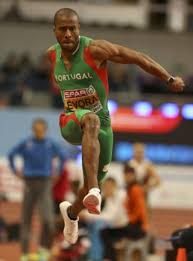 Jun 12, 2021 · nelson évora regressa com 5.º lugar nos campeonatos de clubes de espanha português estava sem competir desde do dia 29 de fevereiro de 2020 o atleta português nelson évora regressou este sábado à competição, após mais de um ano de ausência, com um quinto lugar no triplo salto nos campeonatos de espanha de clubes, em alicante. Incrivel Mas Real Nelson Evora De Novo Campeao No Triplo Salto Atletismo Publico