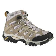 Lightweight Hiking Boots Are Essential Summer Footwear And The Best Selling Merrell Moab Ventilator Mid Hiking Acessorios Masculinos Moda Masculina Acessorios