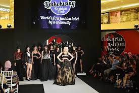 She is the third of six children.her younger sister, juwita maritsa, who looks like her, is also an entertainer. Limkokwing Fashion Club Kicks Off World Tour At Jakarta Fashion Week Limkokwing University Of Creative Technology