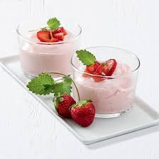 Recette De Mousse Legere Aux Fraises Coup De Pouce Food Desserts Cold Meals