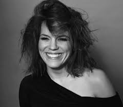 Tudj meg róla mindent és barátkozz a többi rajongóval! Bata Eva Elarulta Szepsegtitkait Marie Claire