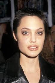 A pensarla come noi c'è . Pin On Angelina Jolie