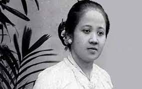 Lagu ibu kita kartini ciptaan wr supratman didedikasikan untuk sang pahlawan emansipasi wanita yang bernama kartini.hingga kini hari kartini diperingati setiap tanggal 21 april. U5iodk3onb5lam