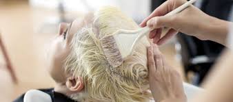 Selain itu, perawatan salon juga membutuhkan reservasi lebih awal dan menghabiskan paling sedikit 2,5 jam. Harga Bleaching Rambut Di Salon Daftar Harga Tarif