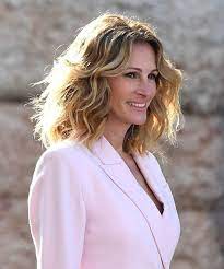 Julia Roberts Shoots New Advertising Campaign For Calzedonia In Verona Italy May 30 2019 Julia Roberts Hair Julia Roberts Julia Roberts Style