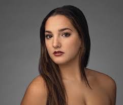 Isabella Benton's Instagram, Twitter & Facebook