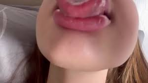 Giantess talk to tiny man before swallow him - XNXX.COM