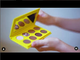 Saya pikir kalau kita orang marketer tahu jika dulu tidak ada tolak angin cair, sekarang diikuti oleh semua produk, tidak hanya perusahaan jamu tetapi. Gandeng Tolak Angin Brand Ini Rilis Eyeshadow Publik Makeup Anti Meriang Suara Kalbar