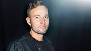 Rakennusprojekti jännittää ja hirvittää, mutta tiedän, että saamme. Juontaja Juuso Makilahde Ei Itse Kilpailisi Selviytyjat Suomessa Mulla Menisi Hermo Niihin Ihmisiin Olen Vahan Erakkoluonne Seura Fi