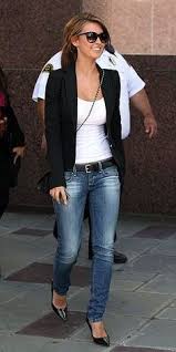 Black Blazer And Jeans Woman Lolo Moda Fashionable Women Styles Fashion Style My Style
