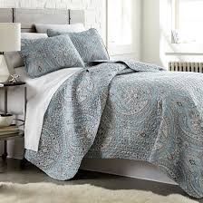 The white paisley quilted bed skirt features neatly quilted panels in paisley motifs, creating an elegant look for relaxed, sophisticated living. Vilano Ultra Soft Lightweight Pure Melody 3 Piece Paisley Quilt Set