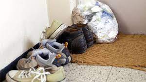 Wenn der geruch aus einer wohnung oder einem haus stammt, kann dem verdacht in der regel nur durch eine durchsuchung nachgekommen werden. Kaffee Und Zitrone So Vertreiben Sie Uble Geruche Aus Der Wohnung