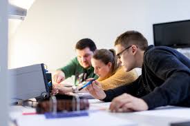 In den ingenieurgesetzen der einzelnen bundesländer ist seit den 1970er jahren explizit geregelt, wer sich ingenieur/in nennen darf. Energie Gebaude Umwelt Ingenieur Ist Das Was Fur Mich Fh Munster