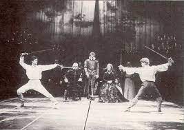 Alwaysiambic Kenneth Branagh As Laertes Roger Rees As Hamlet And Brian Blessed As Claudius In A 1984 Produc Shakespeare Plays Shakespeare And Company Hamlet