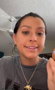 Whitney Wren begging for her followers to buy her things : rtiktokgossip