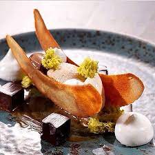 Pin By Instagram Chefs On Dessert Banana Split Amazing Food Food Plating