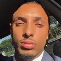 80+ perfiles de «Manuel Charles»