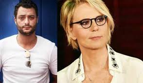 Maria de filippi si racconta a cuore aperto nel salotto di a raccontare comincia tu, il nuovo programma di raffaella carrà, in onda su rai. Maria De Filippi Il Figlio Gabriele Costanzo Dietro Le Sbarre La Foto Ironica